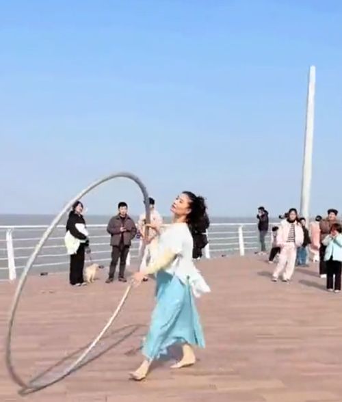 Танец на набережной