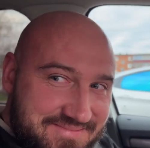 Родители приехали в школу забирать дочку под "куриный рэп"⁠⁠