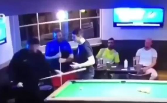 Пьяный дебошир в бильярдной получил отпор: задирал не тех
