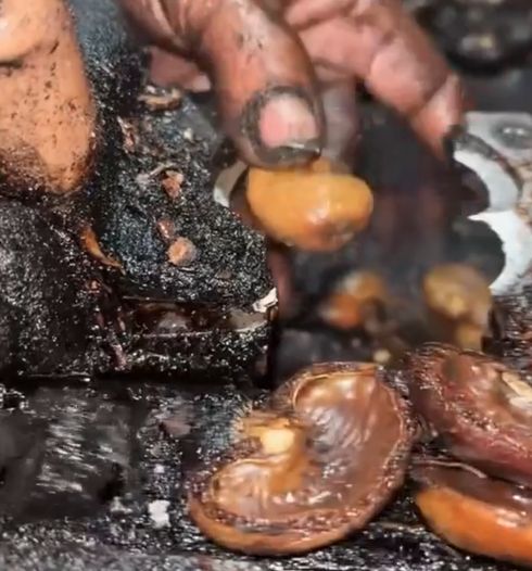 Хорошо что не ногами...⁠⁠