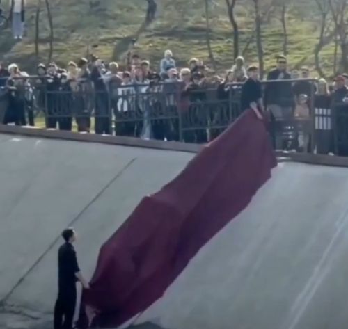 В Алматы увековечили историю спасения собаки⁠⁠