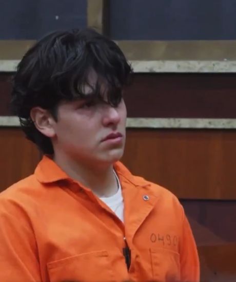 Ютуберы подстроили новому коллеге арест с пожизненным сроком за контрабанду наркотиков