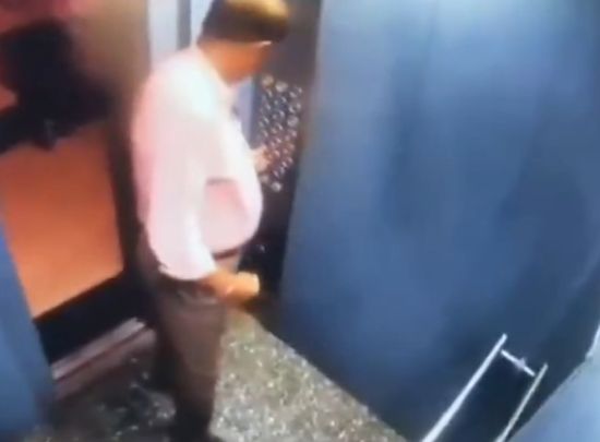 Житель Индии чудом выжил в неконтролируемом лифте