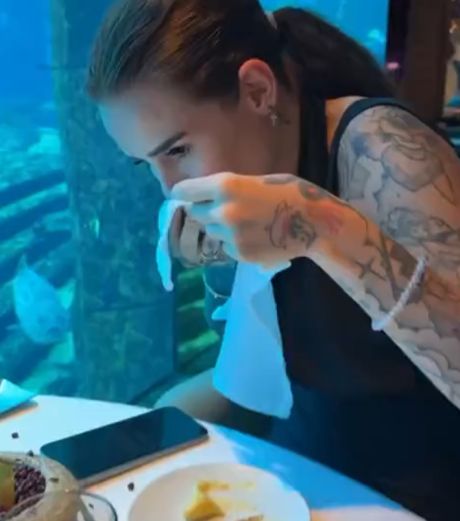 Деревенская хабалка в ресторане