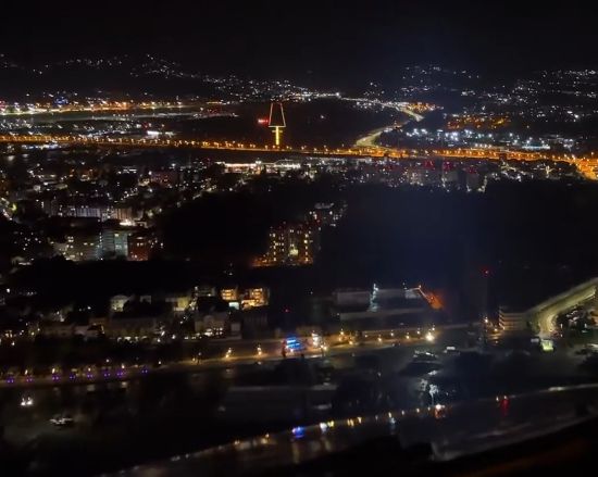 Потрясающий вид на ночной Сочи из кабины пилота
