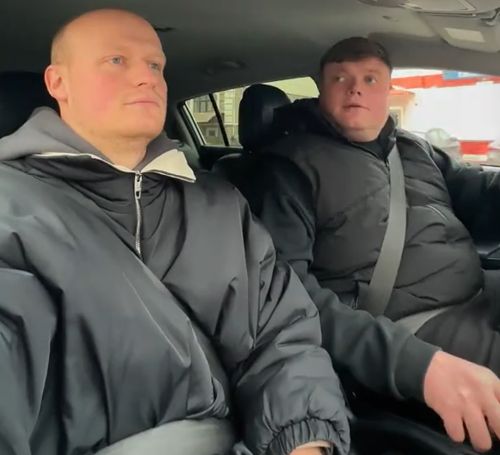 Я так когда в такси, на пассажирском⁠⁠