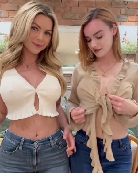 Подружки⁠⁠ показали сиськи