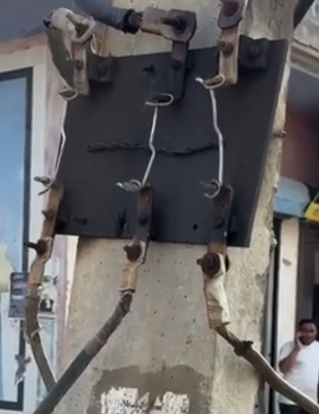 Как меняют предохранители в Индии