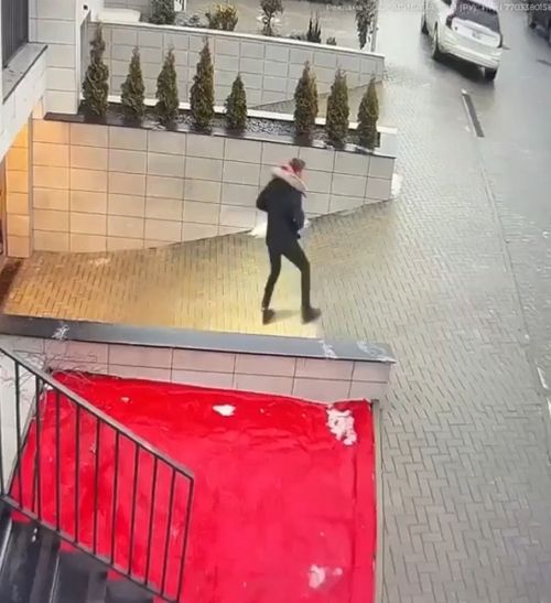 Судя по тому что чувака от соли отбросило назад, он нечистая сила)