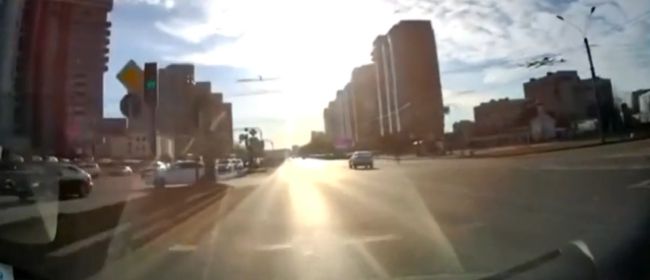 "А мамаша-то куда смотрит?"