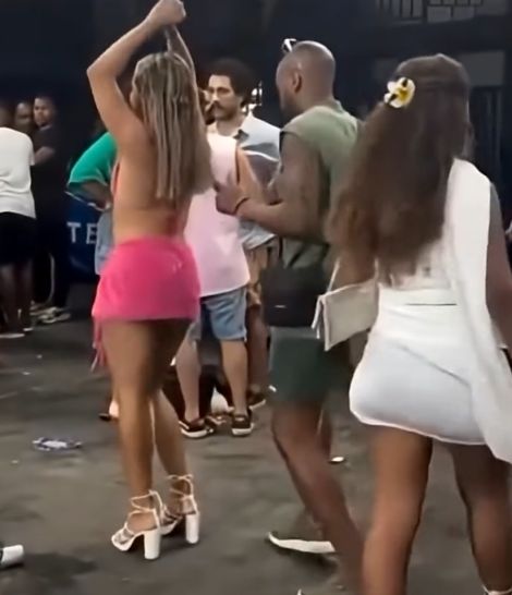 Я поднимаю руки, хочу тебе сдаться⁠⁠