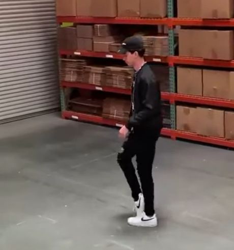 Теперь понятно, почему посылки задерживаются