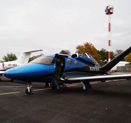 Паркетник с крыльями