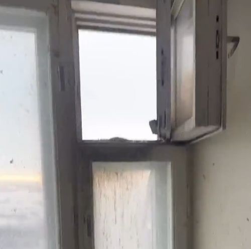 Человек уехал из Воркуты на три года и забыл закрыть форточку