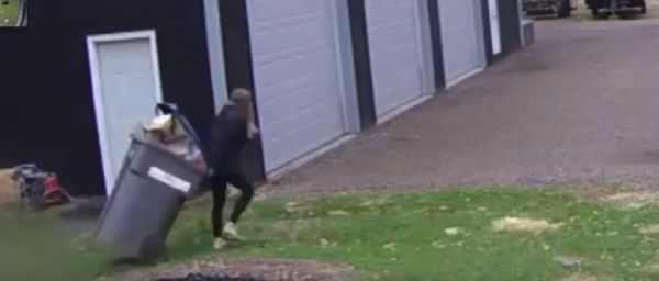 Халтурите, девушка