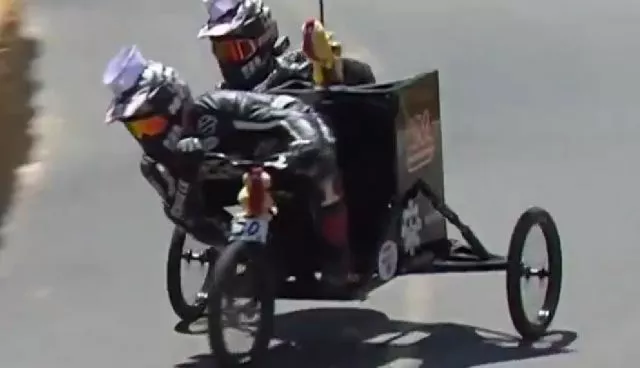 Вот кто-то с горочки спустился