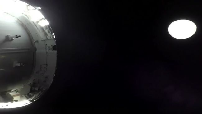 NASA показала таймлапс сближения миссии Artemis II с Луной