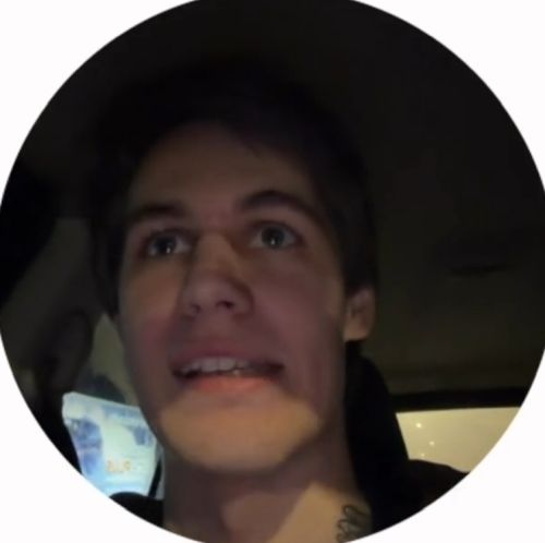 Познакомился с девушкой⁠⁠