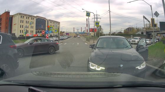 Что творит!