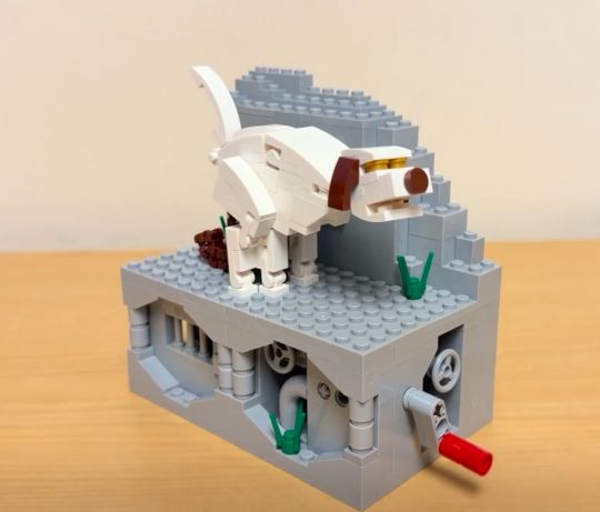 Бесконечно срущая собака⁠⁠ из Лего