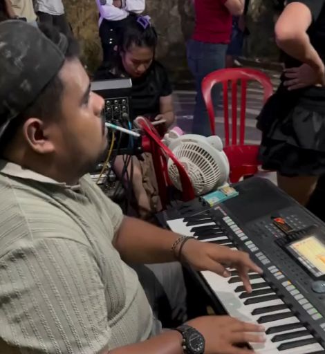 Дискотека где-то в Индонезии⁠⁠