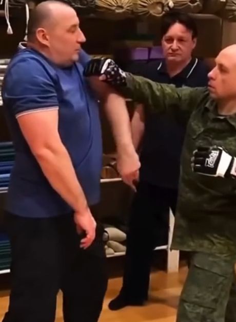 "Рукопашников" тролят китайцы