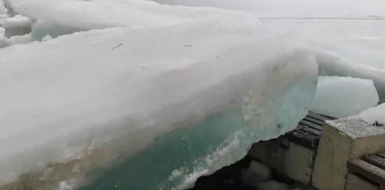 Ледоход на набережной в Томске