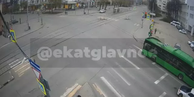 Тапки не слетели, а вот штаны да