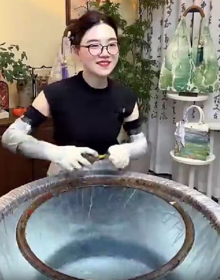 С вас 100 тыщ...