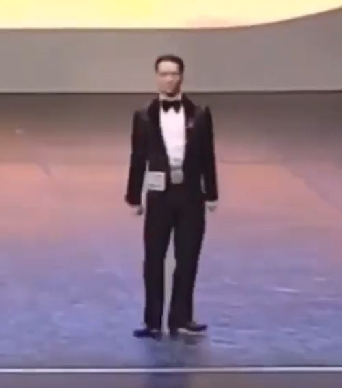 В доме жили мама ,папа, бабушка, дедушка ,15 детей, а туалет был только один...⁠⁠