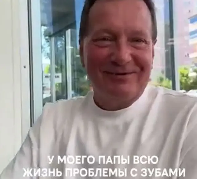 Дочь сделала подарок отцу