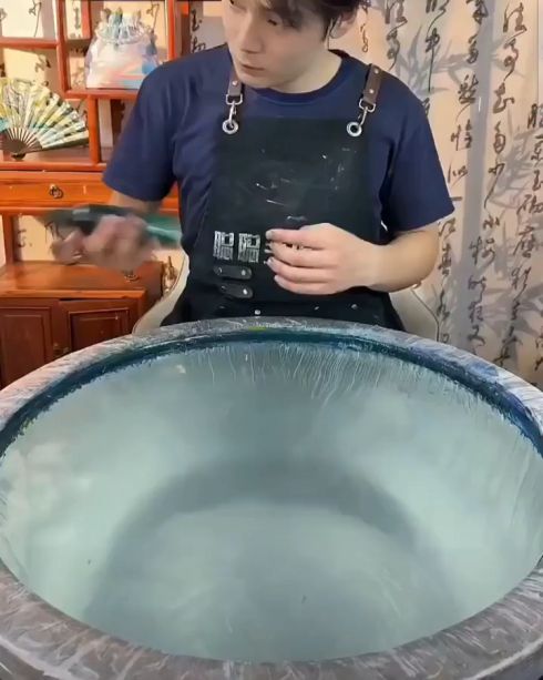 Маг воды за работой