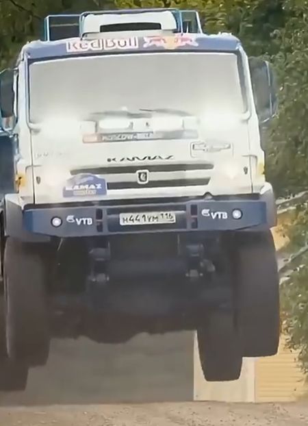 На каждую быструю машину найдется свой КАМАЗ