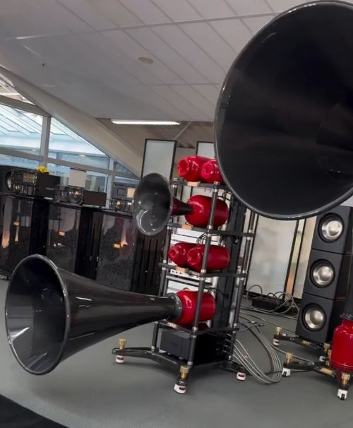 Небольшая акустическая система от ESD Acoustics