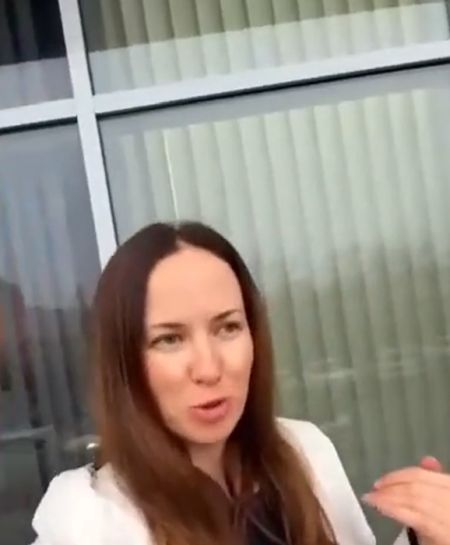 Девушка начала заниматься в спортзале...