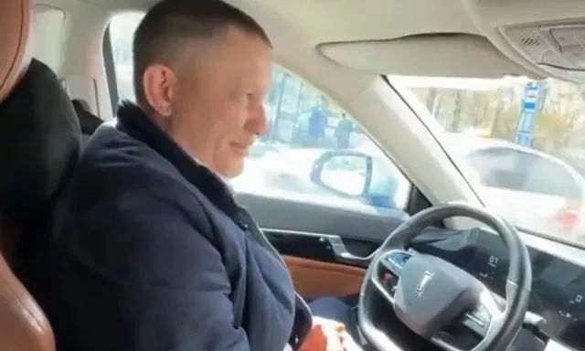 Первый в России робот-заправщик