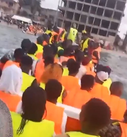 Мигранты прибывают в Испанию