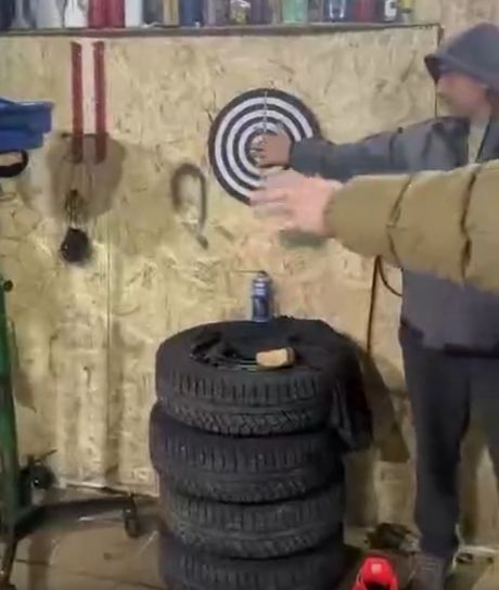 Настоящие мужские развлечения в гараже