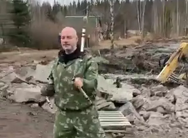 Тонущий экскаватор, Серёга и нунчаки