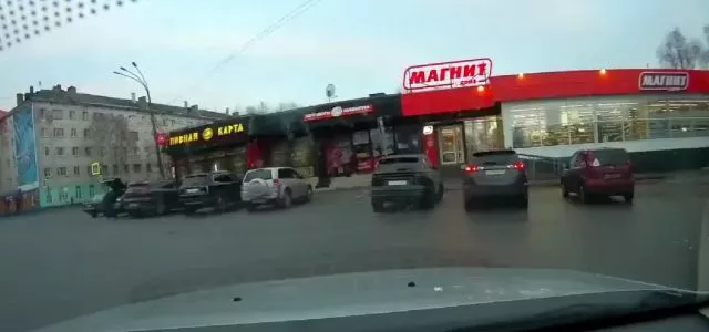 «Человек подъедет сюда с ребенком на ночь машину ставить»