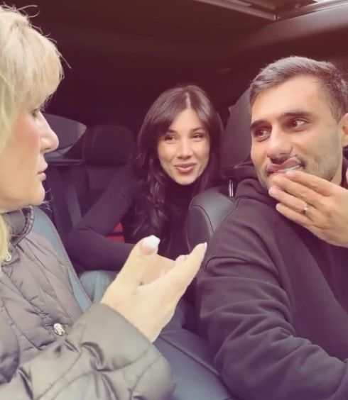 Пошутил над мамой