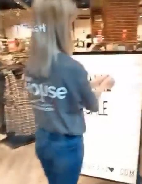 На мгновение растерялся⁠⁠