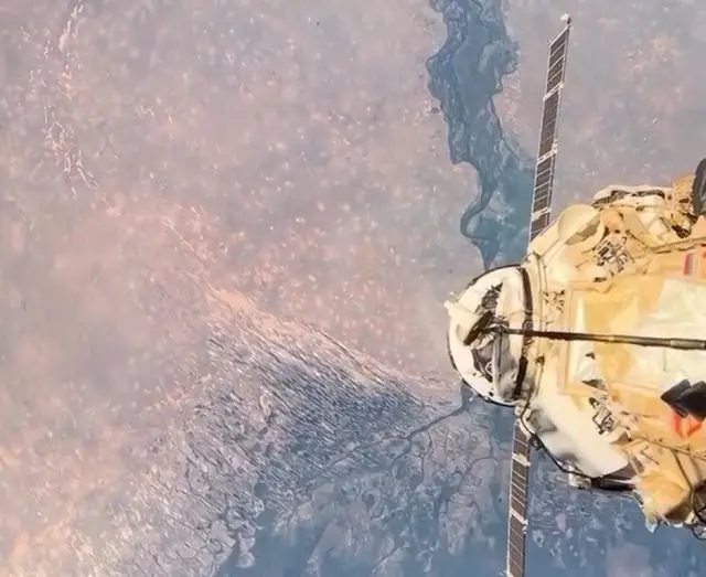 Волга, впадающая в Каспийское море, с борта МКС