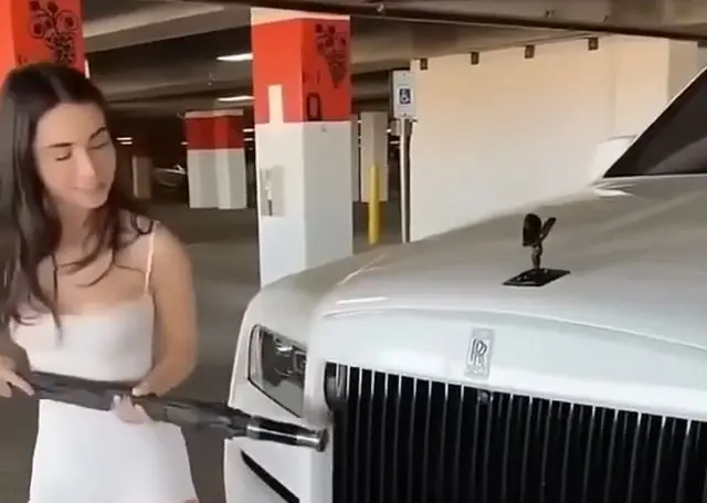 Ролсройс и мотокар⁠⁠