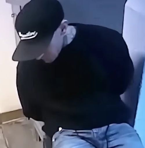 Задержанный решил повыделываться в участке после ареста