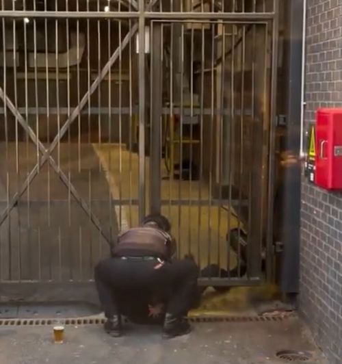 Не все герои носят плащи - достал ребенку бумеранг...