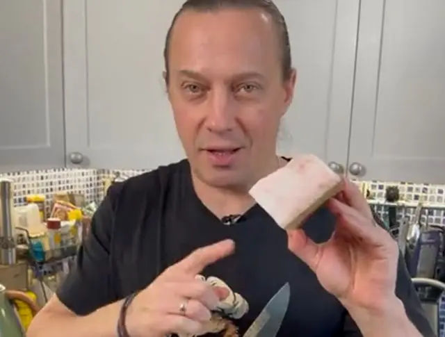 Вкусное соленое сальце