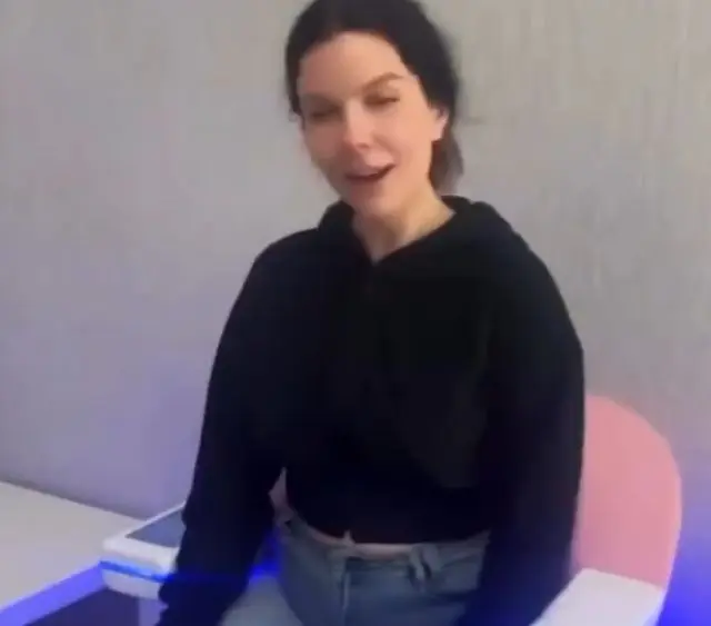 Устройство делает упражнение Кегеля за счастливых девушек — один сеанс на аппарате, равен 8 часам выполнения упражнений