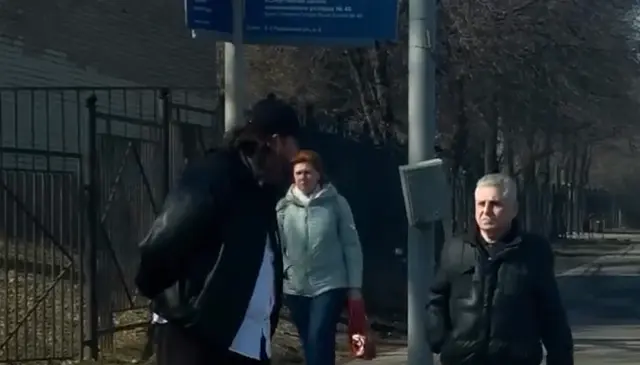 Почему ко мне на улице с таким вопросом никто не подходит?