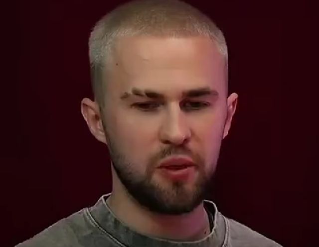 Приехали на вызов к молодой девушке